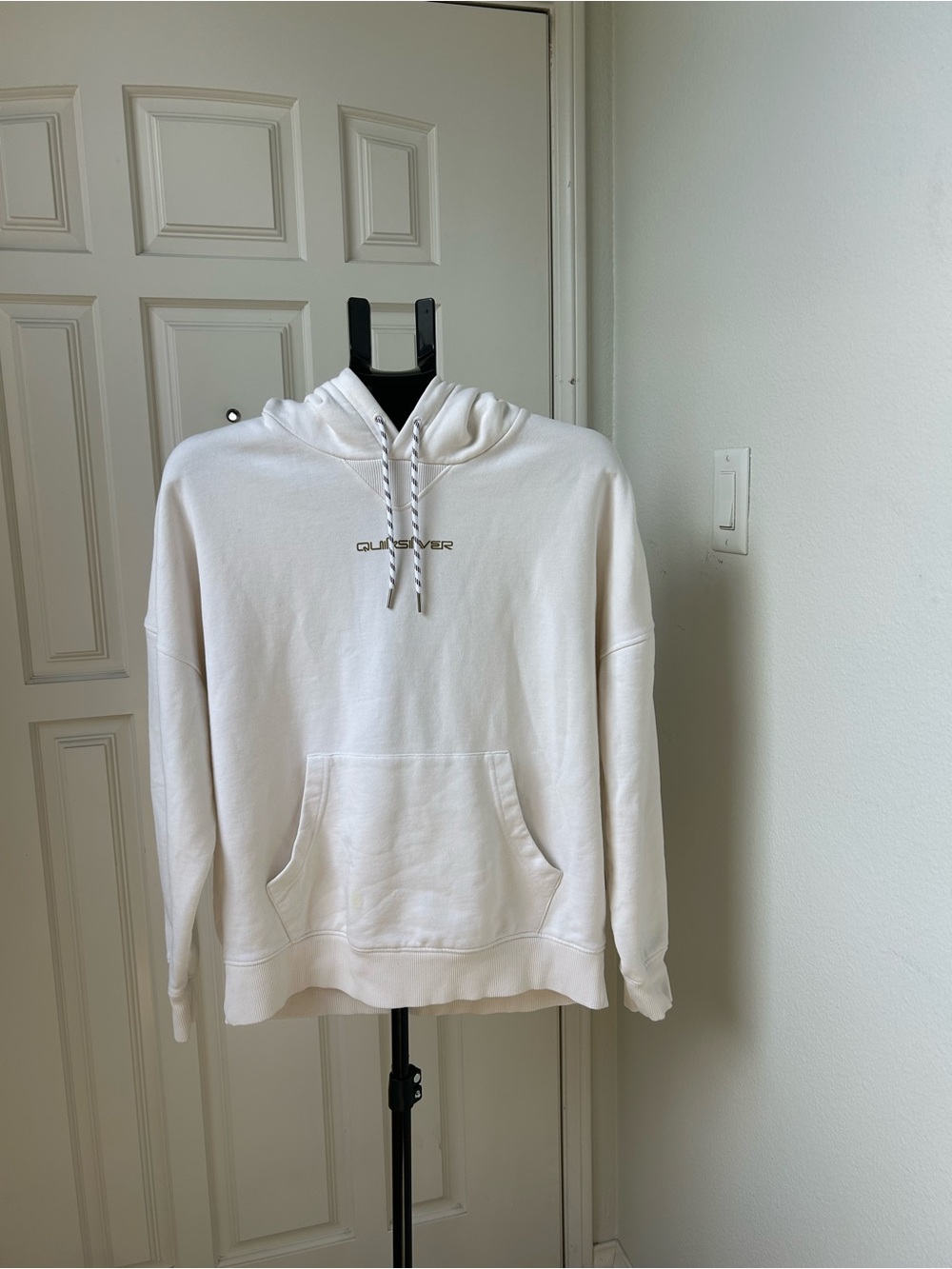 Quiksilver Cream Logo Pullover Hoodie Surf Skate Coastal Medium